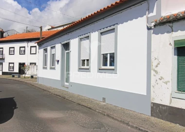 Moradia T2 para Venda em Angra (Santa Luzia)