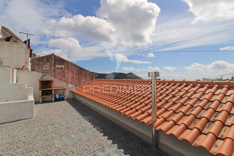 Moradia T2 para Venda em Angra (Santa Luzia) Foto 27