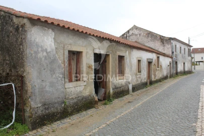 Moradia T4 para Venda em Pussos São Pedro