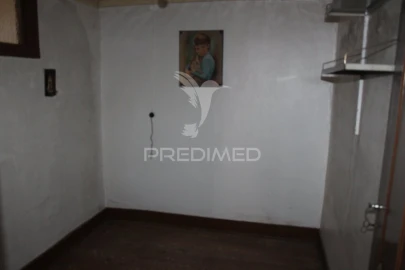 Moradia T4 para Venda em Pussos São Pedro