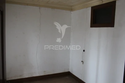 Moradia T4 para Venda em Pussos São Pedro