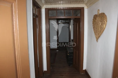 Moradia T4 para Venda em Pussos São Pedro