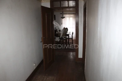 Moradia T4 para Venda em Pussos São Pedro