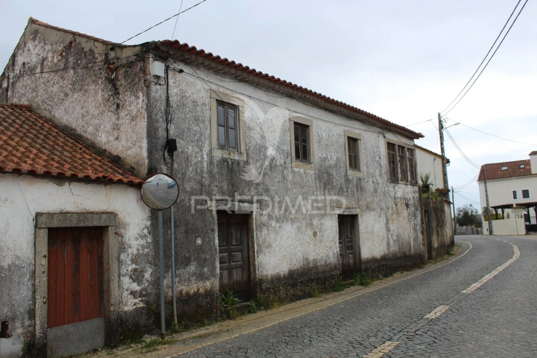 Moradia T4 para Venda em Pussos São Pedro Foto 1