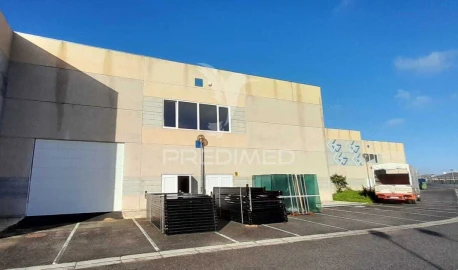 Armazém para Arrendamento em Almargem do Bispo, Pêro Pinheiro e Montelavar