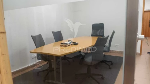 Armazém para Arrendamento em Almargem do Bispo, Pêro Pinheiro e Montelavar