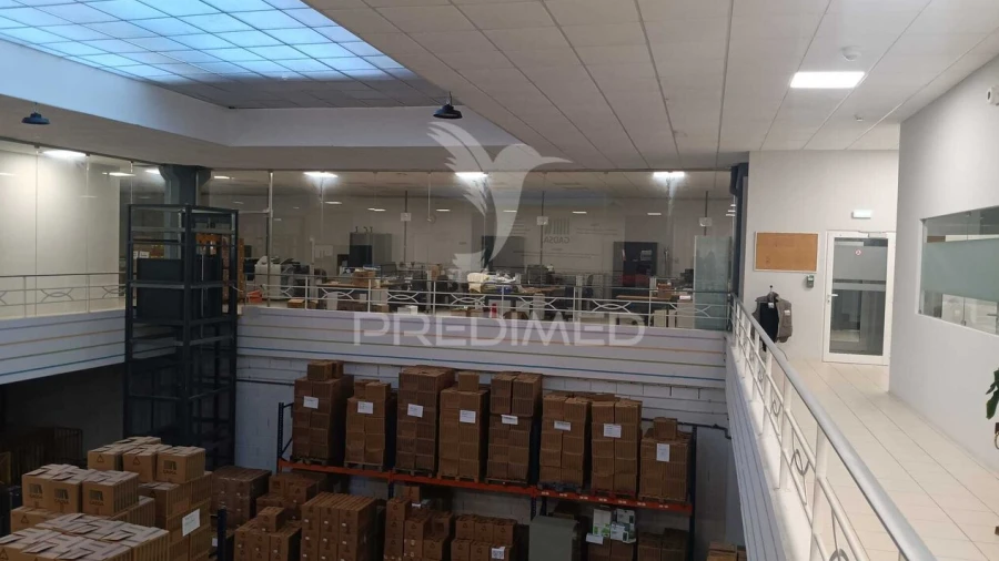 Armazém para Arrendamento em Almargem do Bispo, Pêro Pinheiro e Montelavar
