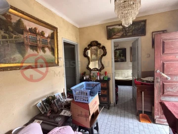 Moradia T5 para Venda em Algueirão-Mem Martins