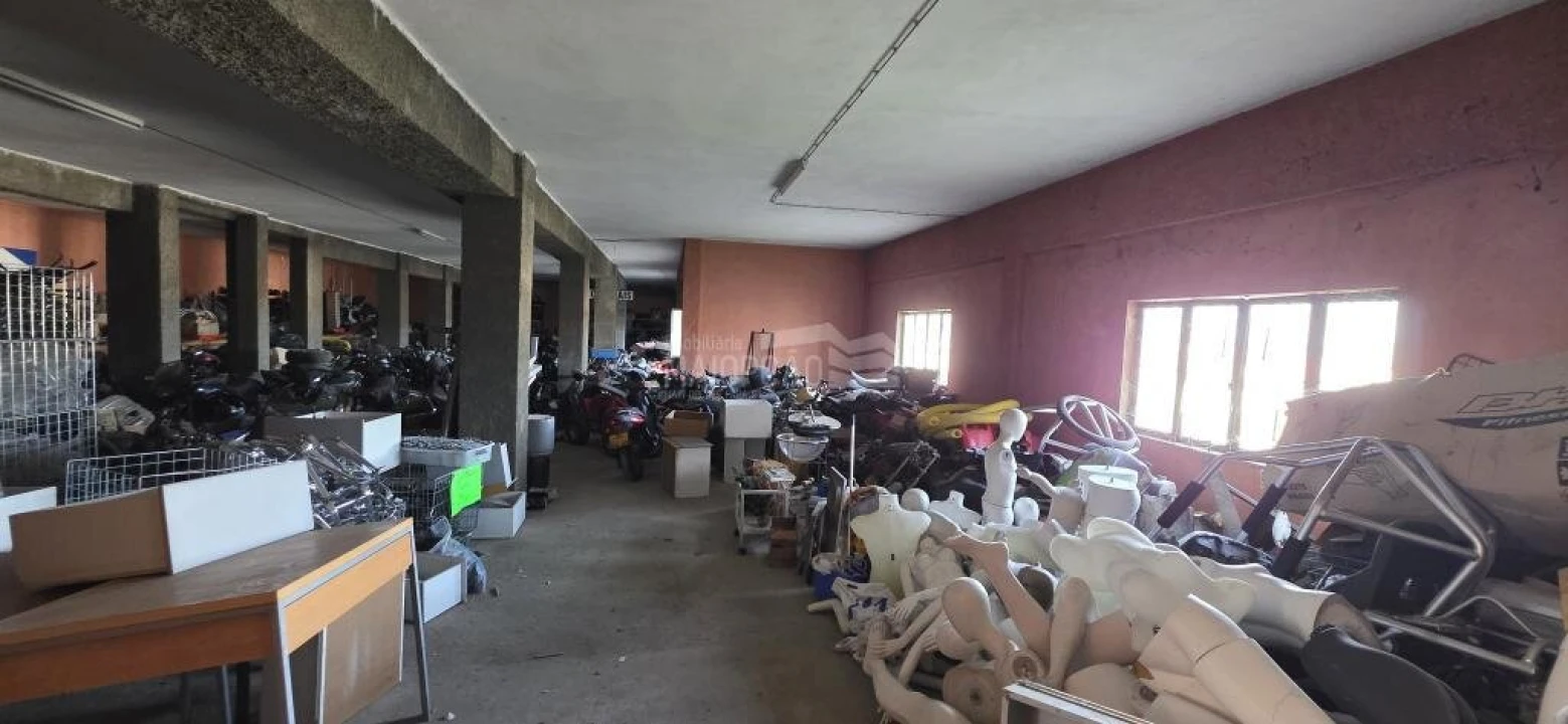 Armazém para Venda em Sé, Santa Maria e Meixedo Foto 1