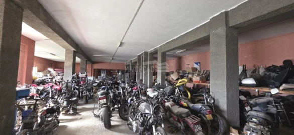 Armazém para Venda em Sé, Santa Maria e Meixedo