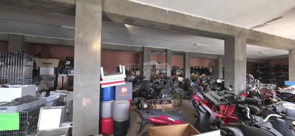 Armazém para Venda em Sé, Santa Maria e Meixedo