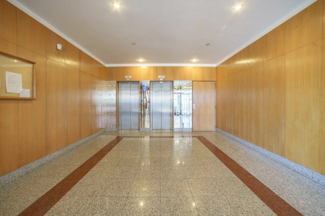 Apartamento T4 para Venda em Mafamude e Vilar do Paraíso Foto 35