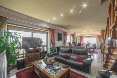Apartamento T4 para Venda em Mafamude e Vilar do Paraíso