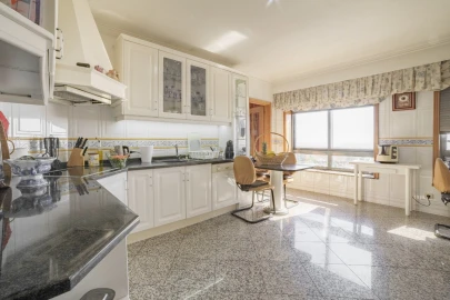 Apartamento T4 para Venda em Mafamude e Vilar do Paraíso