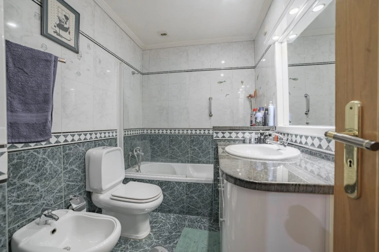 Apartamento T4 para Venda em Mafamude e Vilar do Paraíso Foto 17