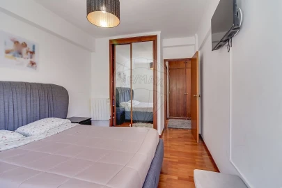 Apartamento T3 para Venda em Oeiras e São Julião da Barra, Paço de Arcos e Caxias