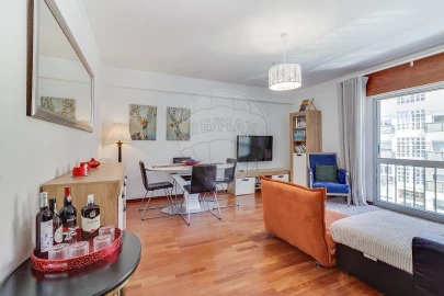 Apartamento T3 para Venda em Oeiras e São Julião da Barra, Paço de Arcos e Caxias