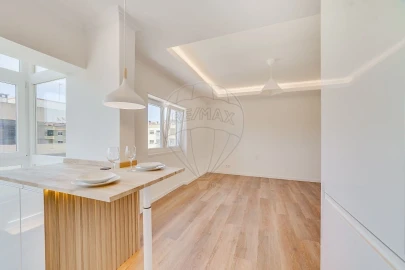 Apartamento T1 para Venda em Charneca de Caparica e Sobreda