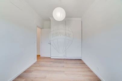 Apartamento T1 para Venda em Charneca de Caparica e Sobreda