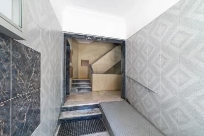 Apartamento T1 para Venda em Charneca de Caparica e Sobreda