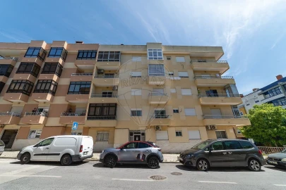 Apartamento T1 para Venda em Charneca de Caparica e Sobreda
