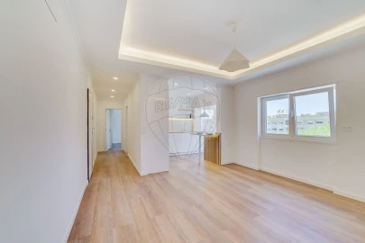 Apartamento T1 para Venda em Charneca de Caparica e Sobreda