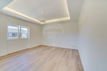 Apartamento T1 para Venda em Charneca de Caparica e Sobreda