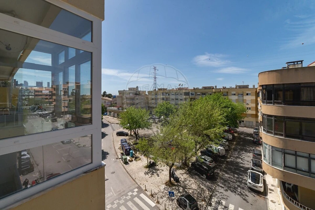 Apartamento T1 para Venda em Charneca de Caparica e Sobreda Foto 19