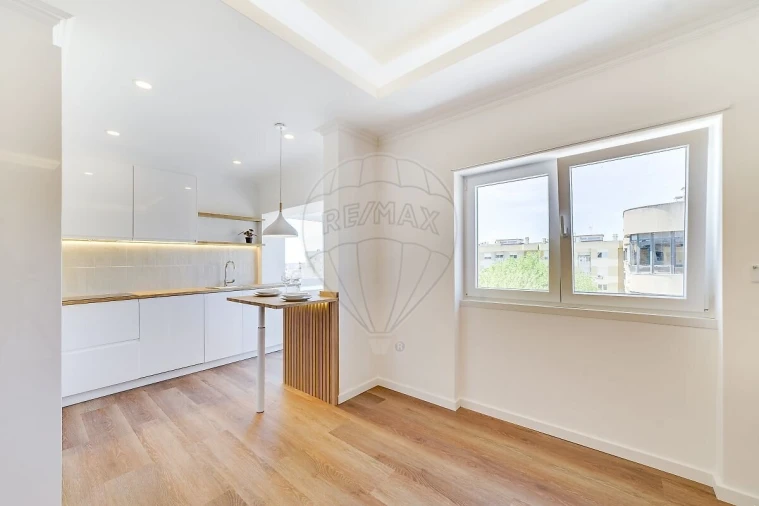 Apartamento T1 para Venda em Charneca de Caparica e Sobreda Foto 7