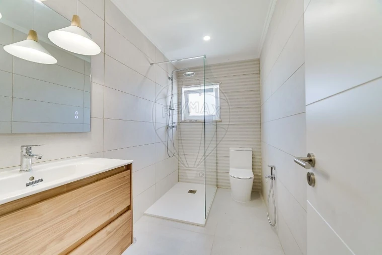 Apartamento T1 para Venda em Charneca de Caparica e Sobreda Foto 5