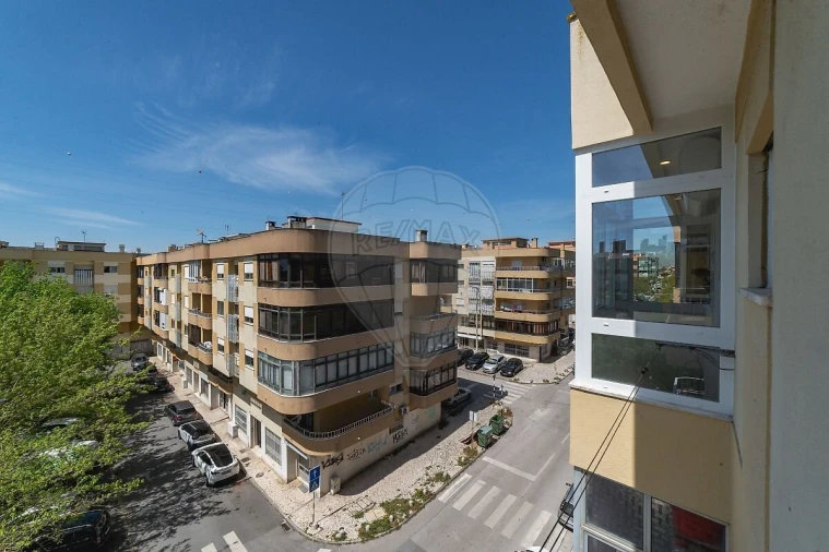 Apartamento T1 para Venda em Charneca de Caparica e Sobreda Foto 21