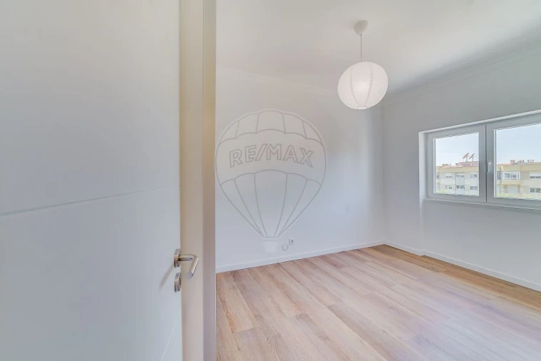 Apartamento T1 para Venda em Charneca de Caparica e Sobreda Foto 15