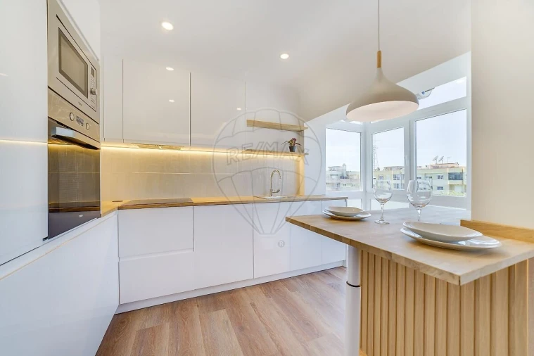 Apartamento T1 para Venda em Charneca de Caparica e Sobreda Foto 8