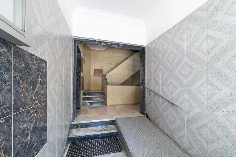 Apartamento T1 para Venda em Charneca de Caparica e Sobreda Foto 23