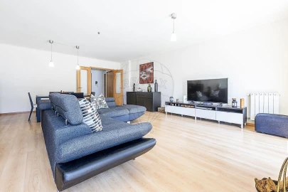 Apartamento T3 para Venda em Carnaxide e Queijas