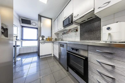 Apartamento T3 para Venda em Carnaxide e Queijas