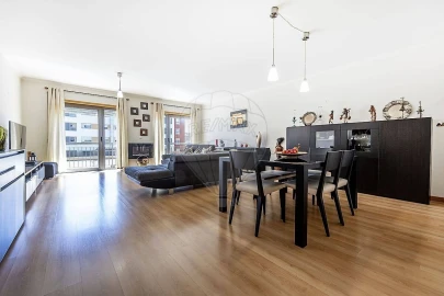 Apartamento T3 para Venda em Carnaxide e Queijas