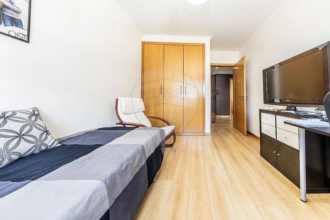 Apartamento T3 para Venda em Carnaxide e Queijas Foto 17