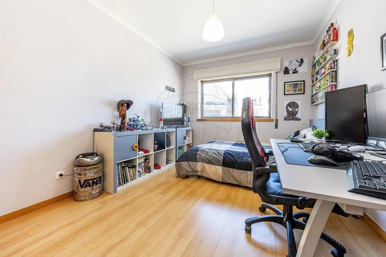 Apartamento T3 para Venda em Carnaxide e Queijas Foto 18