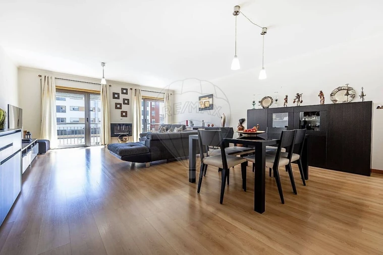 Apartamento T3 para Venda em Carnaxide e Queijas Foto 3