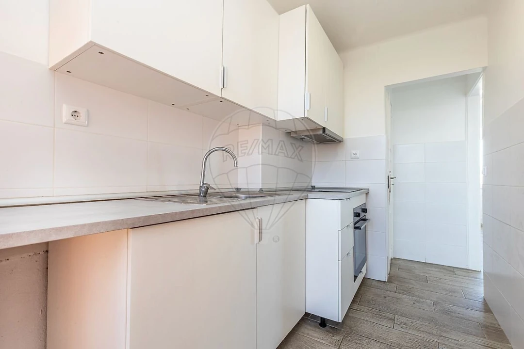 Apartamento T2 para Venda em Pontinha e Famões Foto 12