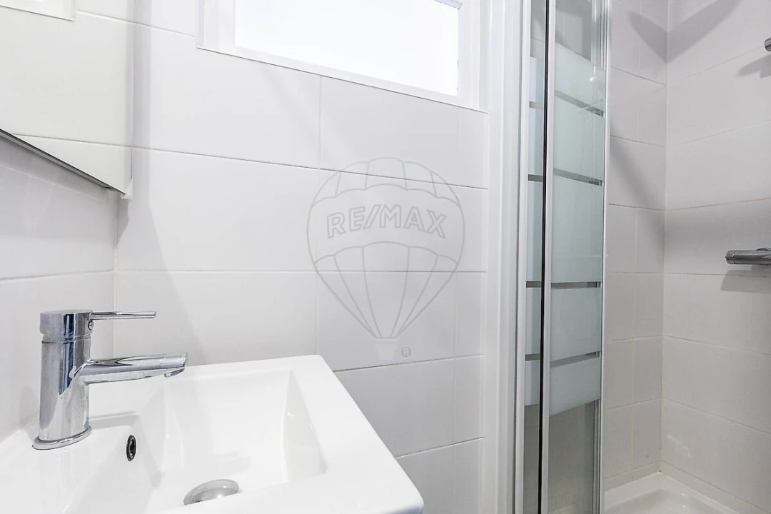 Apartamento T2 para Venda em Pontinha e Famões Foto 14