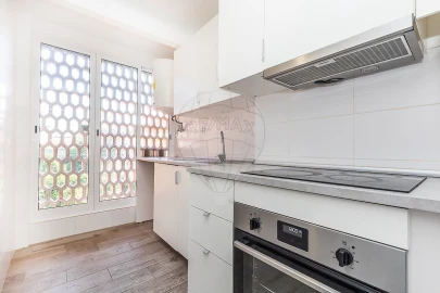 Apartamento T2 para Venda em Pontinha e Famões