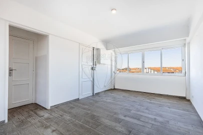 Apartamento T2 para Venda em Pontinha e Famões