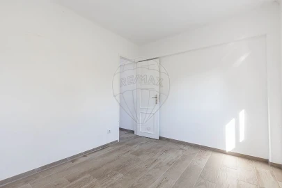 Apartamento T2 para Venda em Pontinha e Famões