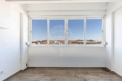 Apartamento T2 para Venda em Pontinha e Famões