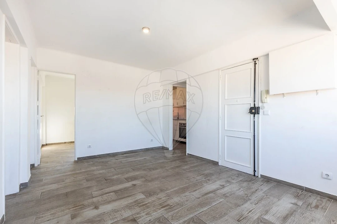 Apartamento T2 para Venda em Pontinha e Famões Foto 5