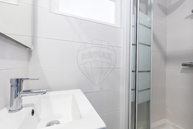 Apartamento T2 para Venda em Pontinha e Famões Foto 14