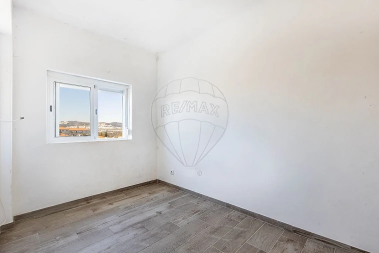 Apartamento T2 para Venda em Pontinha e Famões Foto 9