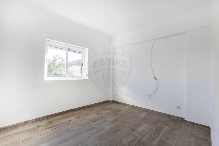 Apartamento T2 para Venda em Pontinha e Famões Foto 6